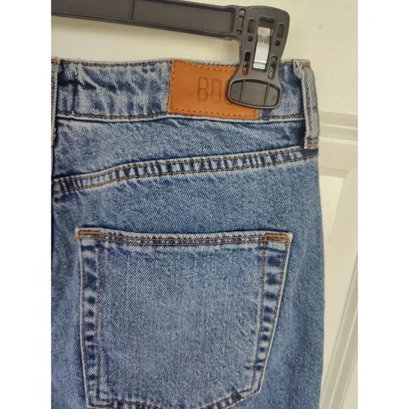 BDG / Urban Outfitters Pintuck Tapered Mom Jeans Medium Wash Size 27 - Picture 4 of 7